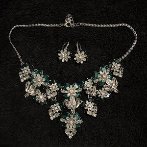 Excellent Condition Charter Club Green & Silver Necklace & Earrings Set